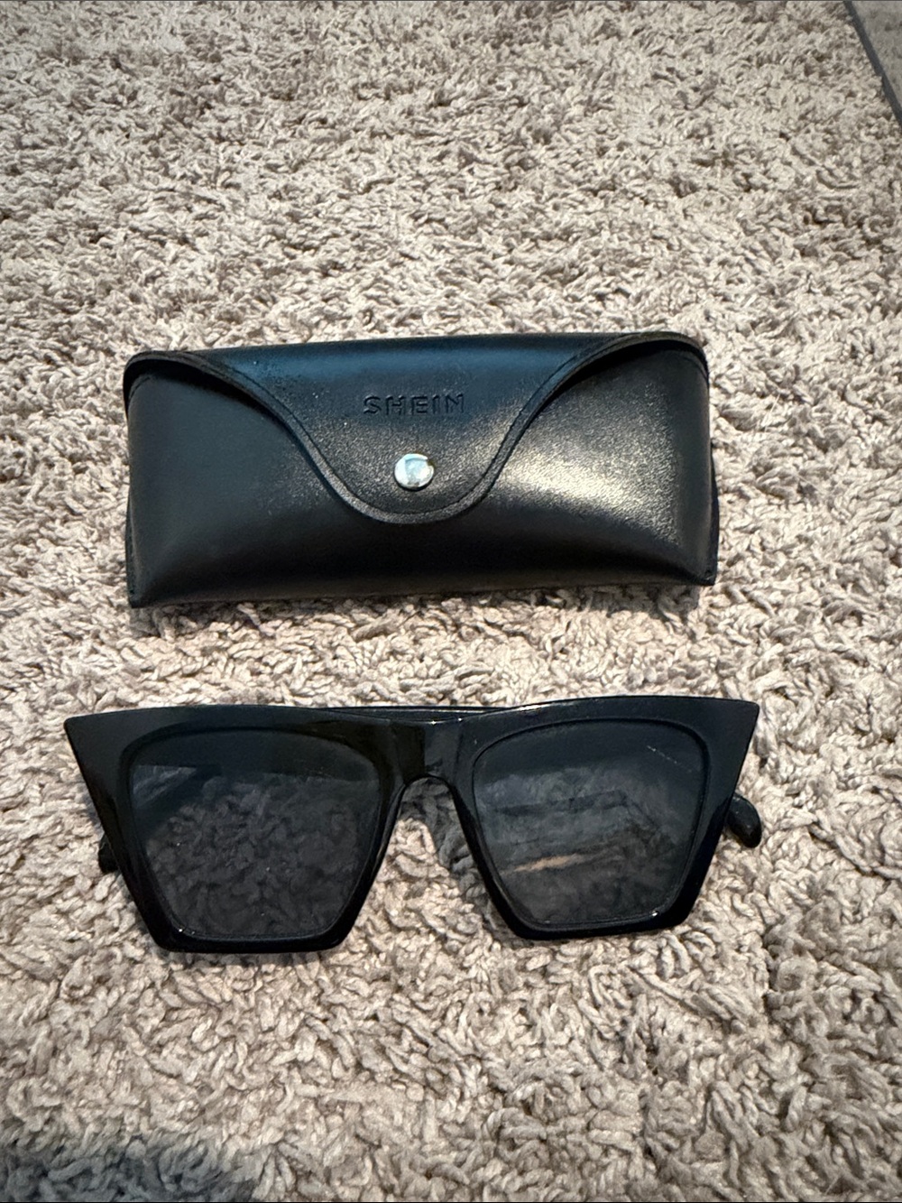 SHEIN Black Oversized Square Cat-Eye Sunglasses with Case